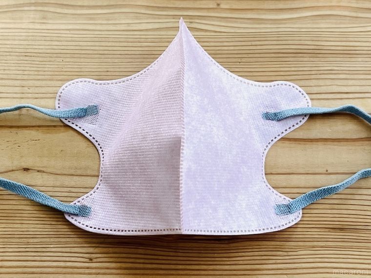 ライラックブルーグレー色のマスク