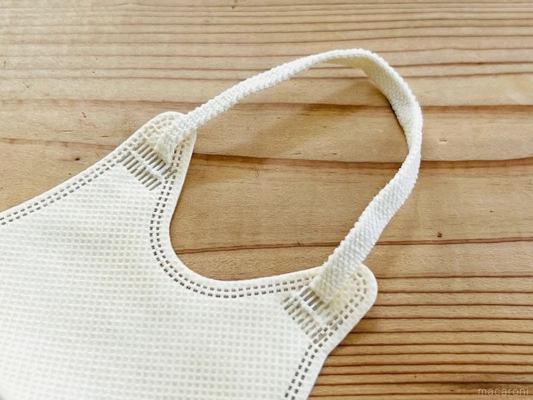 ベージュ色の立体マスク