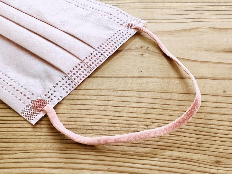 ピンク色のマスク