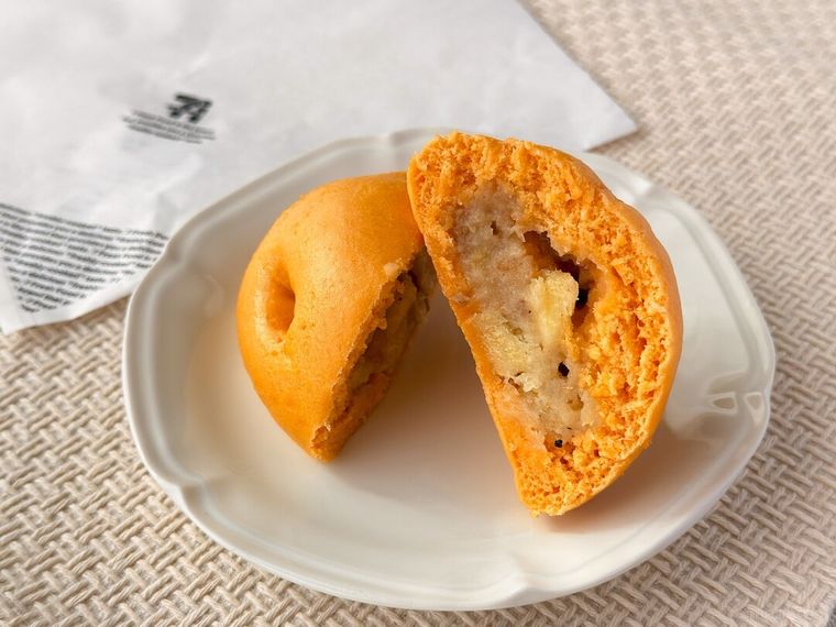 カットしたセブンイレブンのじゃがまるくんポテトミート