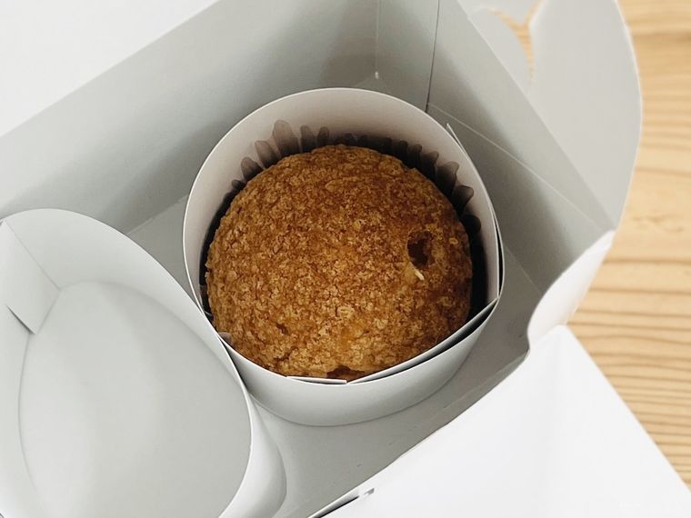 箱に入ったシャトレーゼのプレミアムカスタードシュー