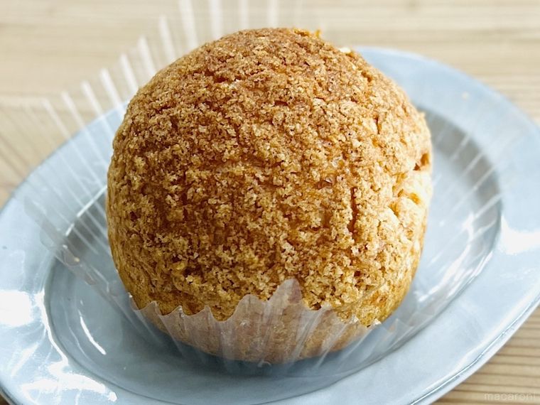 シャトレーゼのプレミアムカスタードシューを皿に盛り付けた様子