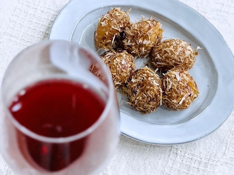 おかか餅カップ入 チーズ風味クリーム入りと赤ワイン