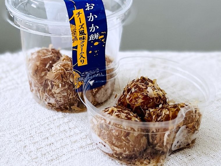 シャトレーゼのおかか餅カップ入 チーズ風味クリーム入り