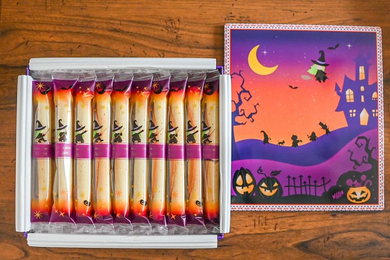 缶に入ったお菓子俯瞰