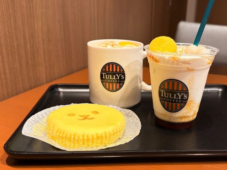 もちもちみたらし団子ラテやもちもちみたらし団子シェイク、お月見ベアフルのスチームケーキが並んでいる様子