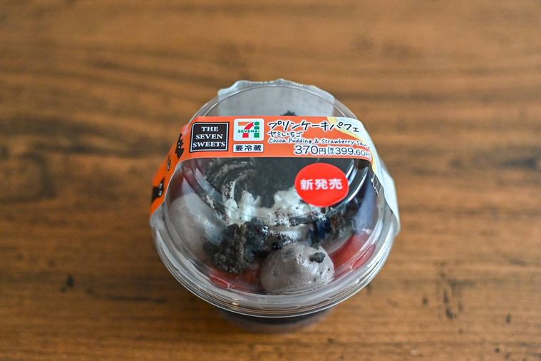 プリンケーキパフェ ヤミいちご