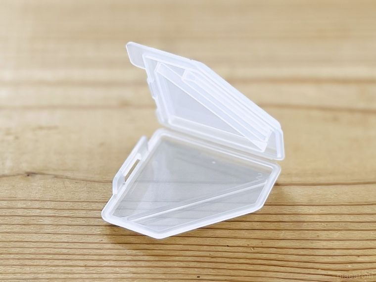 セリアのサンプルコスメクリップを開けた様子