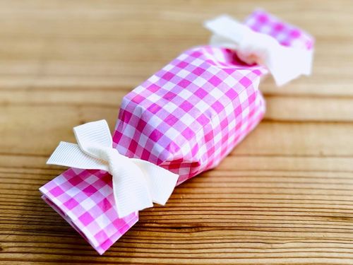 折り紙でキャンディボックスを作る方法。ばらまきお菓子やプチギフトにぴったり