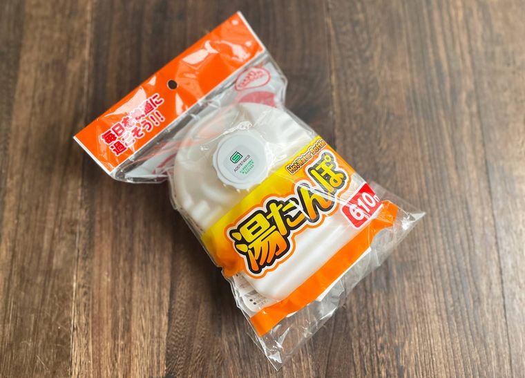 ダイソーで購入した湯たんぽのパッケージ