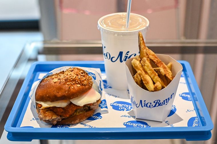 ハンバーガーのセットのアップ