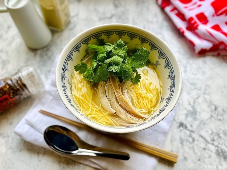 ロティサリーチキンのスープをアレンジした鶏そば