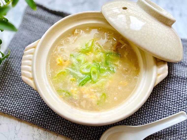 ロティサリーチキンの鶏がらスープをアレンジした雑炊