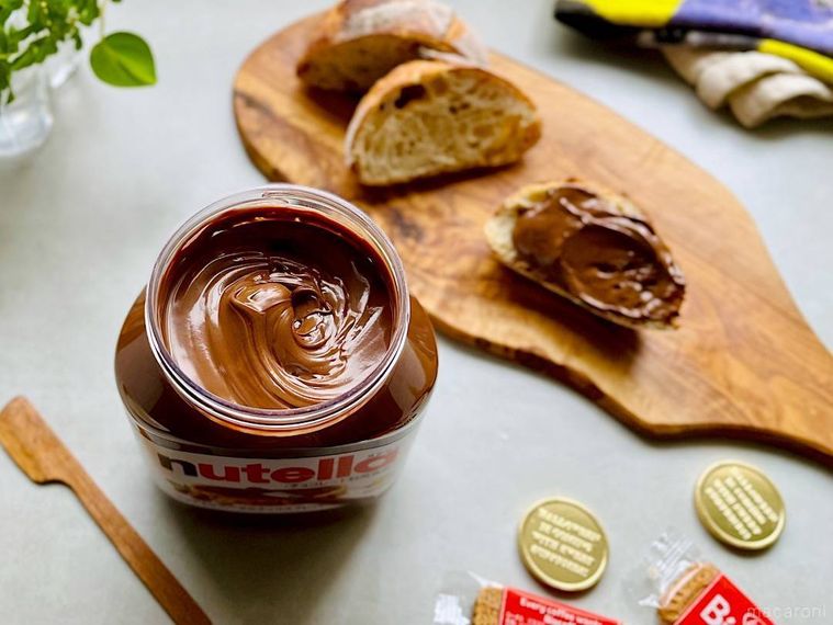 コストコのヌテラやウッドボードに並ぶパン