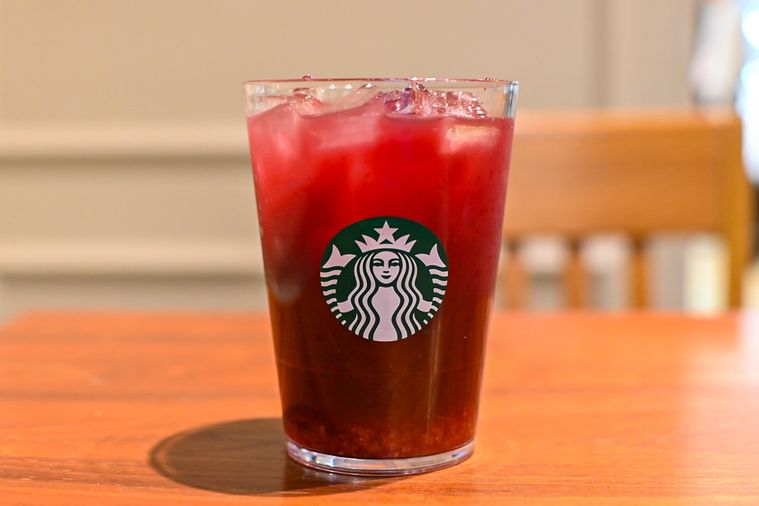 ティーを正面から