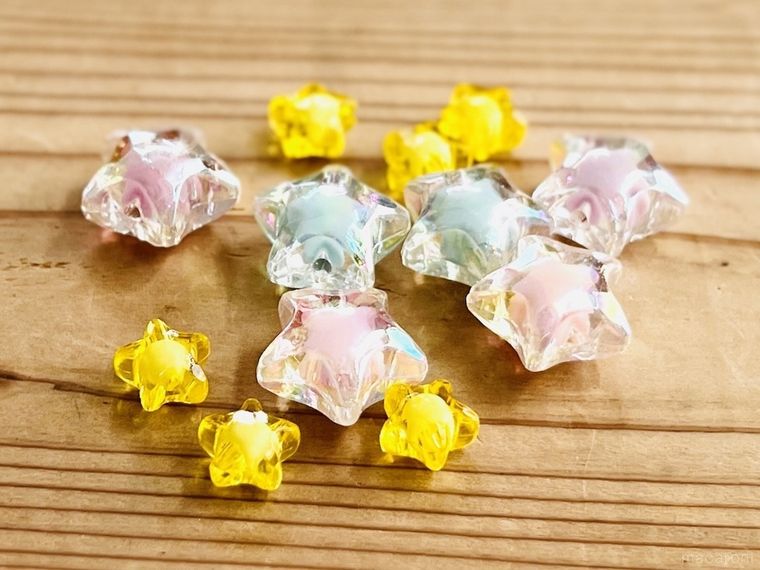 ダイソーのぷっくりスタービーズを袋から出した様子