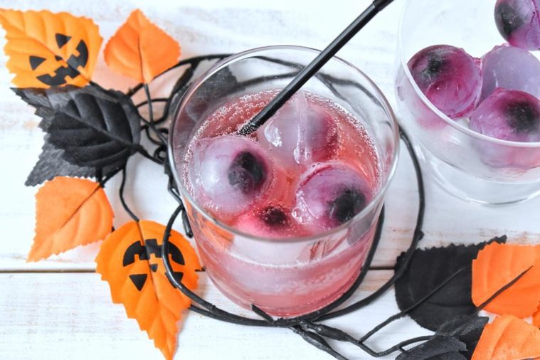 目玉氷を入れたドリンク