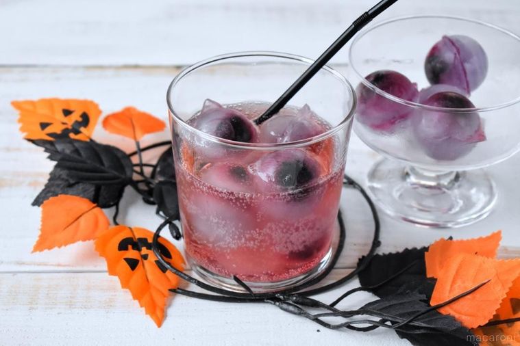 目玉氷を入れたドリンク