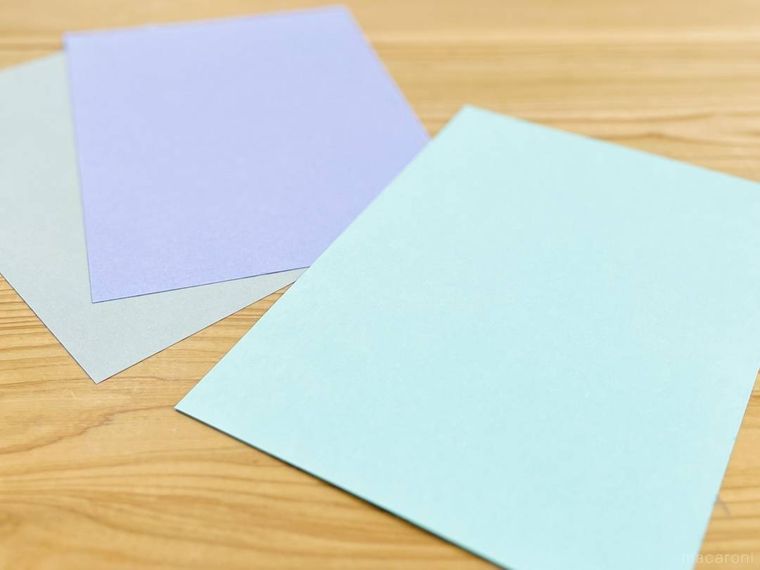 グレー、薄紫、グリーンの画用紙