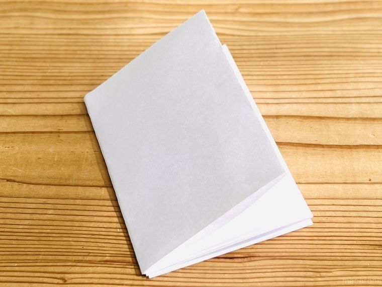 白い紙で作ったノート