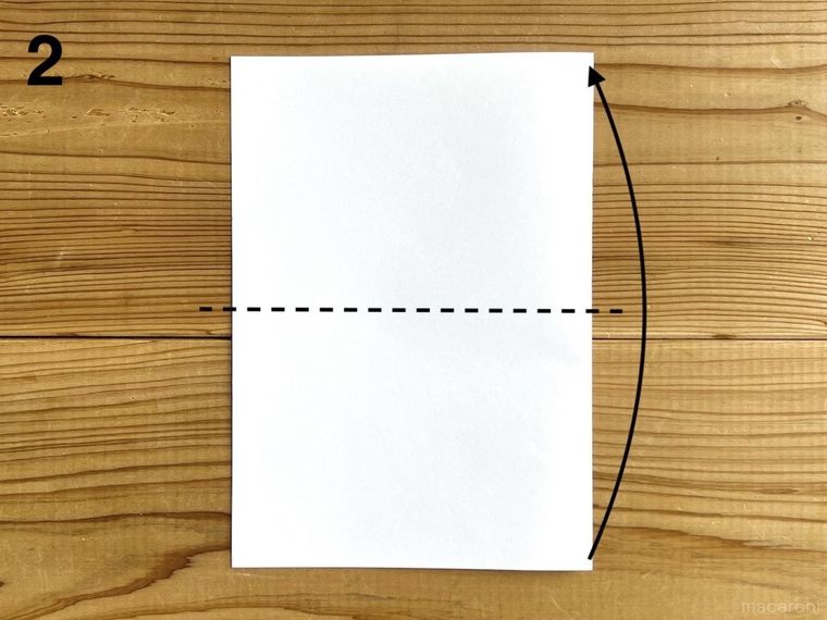 半分に折った白い紙