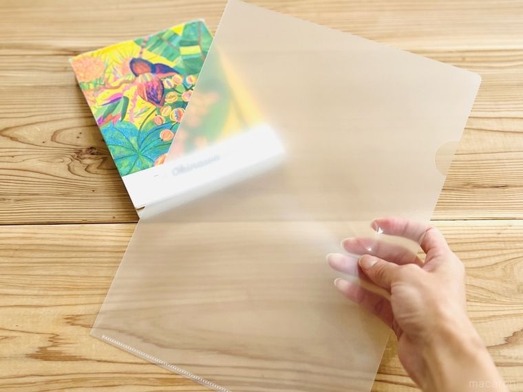 本とクリアファイル