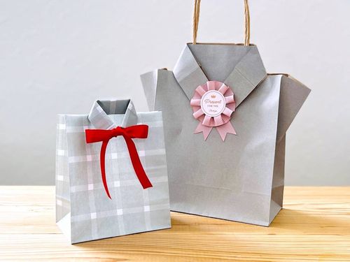 たまりがちな紙袋で。切って貼るだけ襟シャツ風ラッピング術