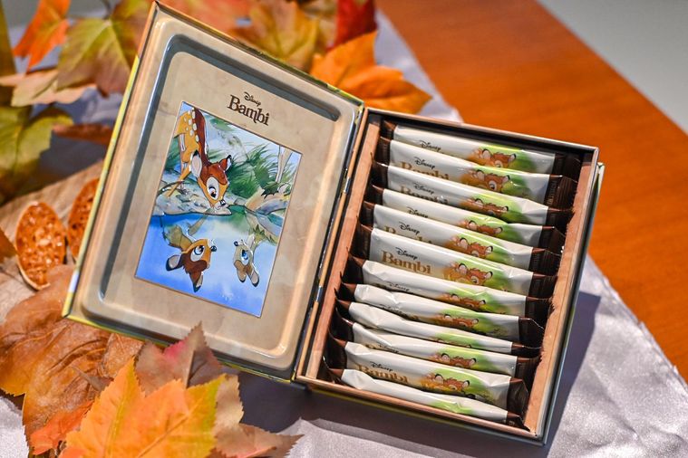 缶の中のお菓子のアップ