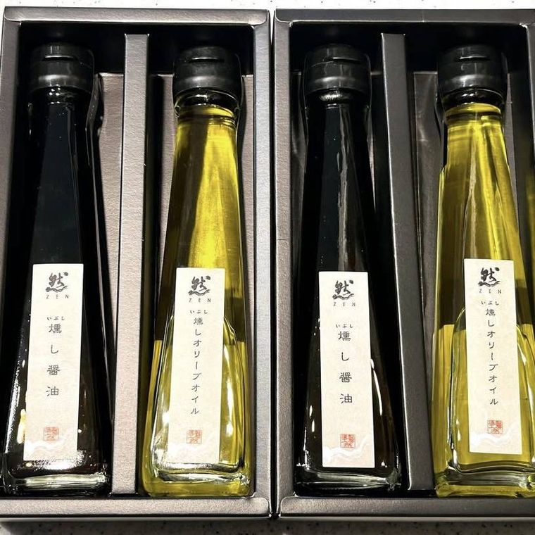 箱に入った燻製工房 然の燻し醤油と燻しオリーブオイル