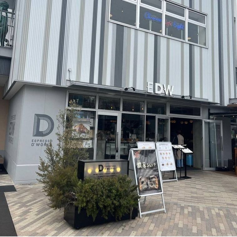 グレーを基調とした、ESPRESSO D WORKS 名古屋の外観