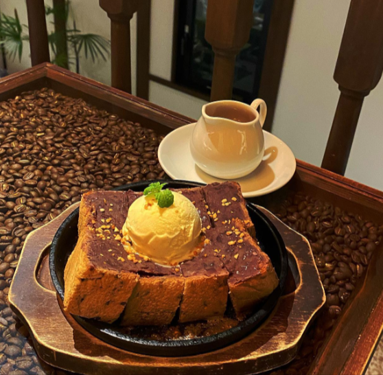 喫茶ニューポピーの鉄板小倉トースト