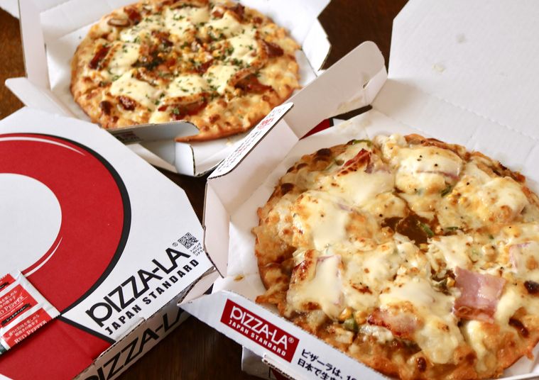 ピザーラの箱とピザ