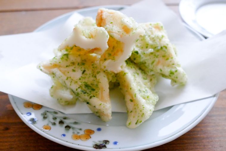 はんぺんの磯辺揚げをたっぷり盛り付けた皿
