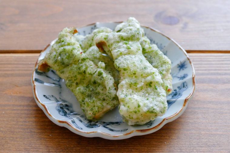 エリンギの磯辺揚げを盛り付けた小皿