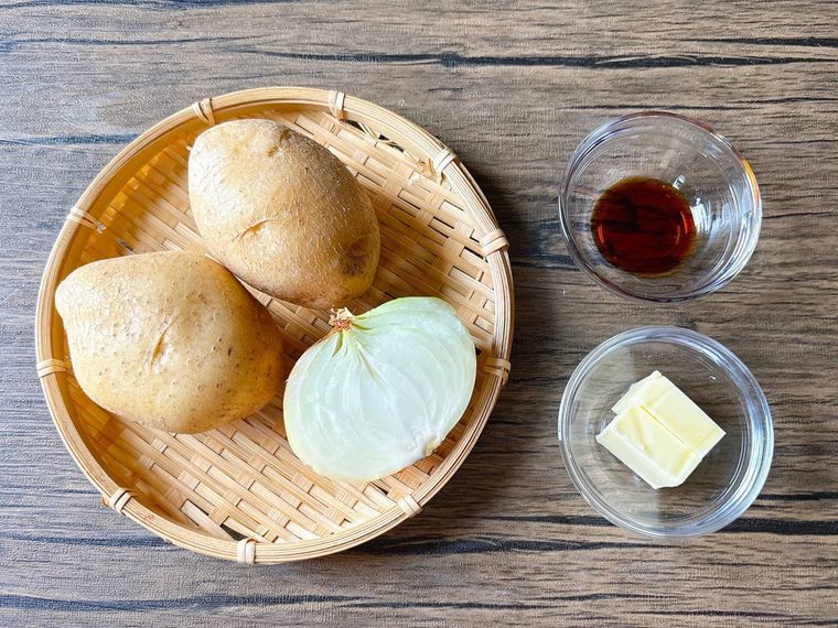 じゃがいもと玉ねぎのバターしょうゆ焼きの材料