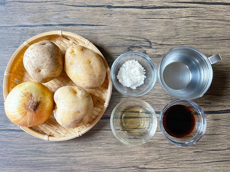 じゃがいもと玉ねぎの甘辛煮の材料