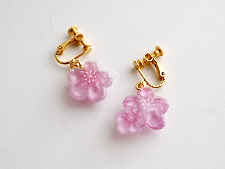 ボンボンドロップシールで作るイヤリング