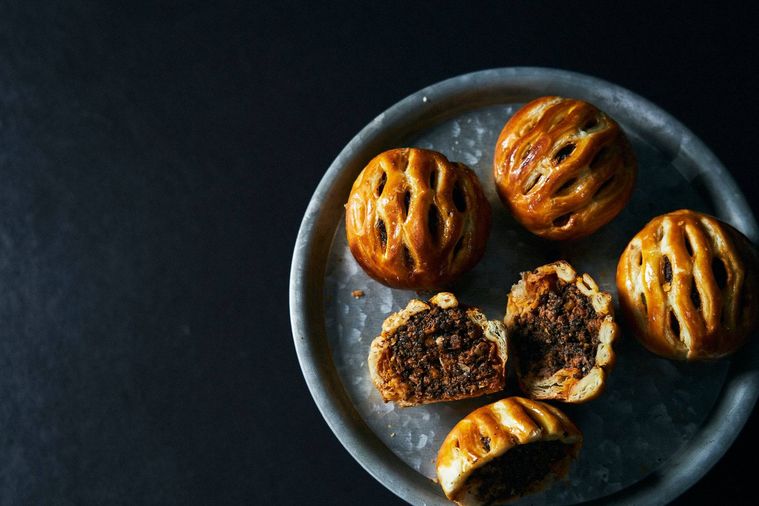 1. アップサイクル商品濃厚ミートパイ 黒トリュフ