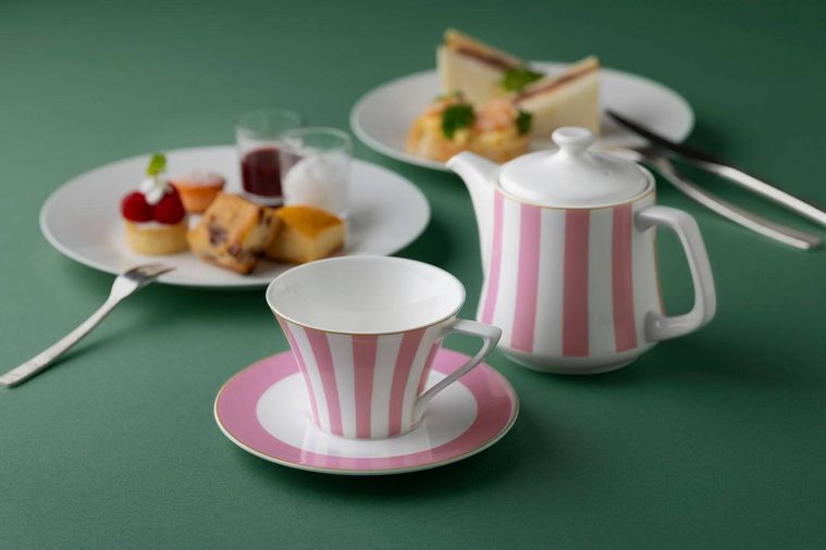 2. PINKティーポットカップソーサーセット