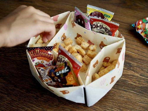 大きな折り紙でお菓子プレートの作り方。ハロウィンパーティーでも大活躍