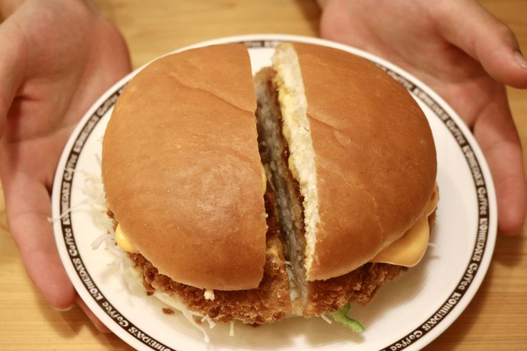 ドデカチーズメンチバーガー