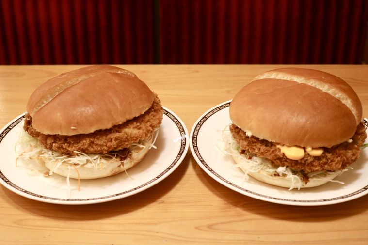 ドデカメンチバーガーとドデカチーズメンチバーガー
