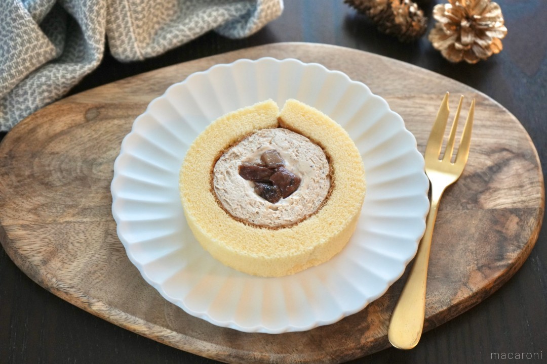 秋スイーツの本命。ローソンから渋皮栗のプレミアムロールケーキが出た