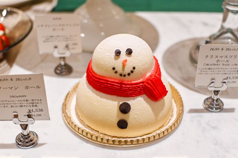 スノーマン型のケーキ