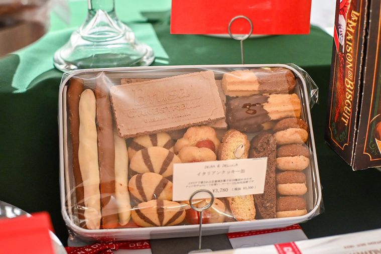 クッキー缶のアップ