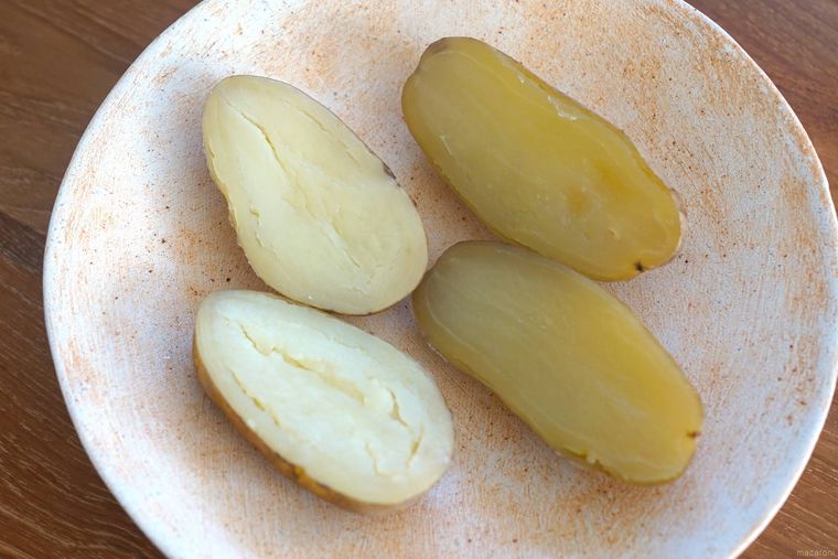 じゃがいもを加熱している