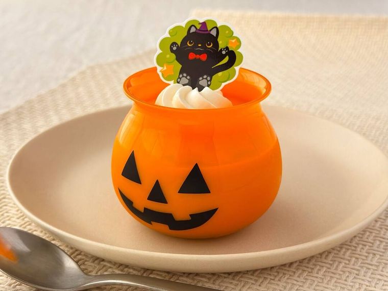 白皿にのった銀座コージーコーナーのパンプキンプリン