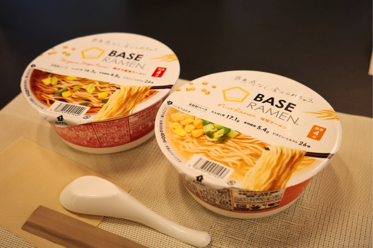 BASEラーメンが2種類並んでいる