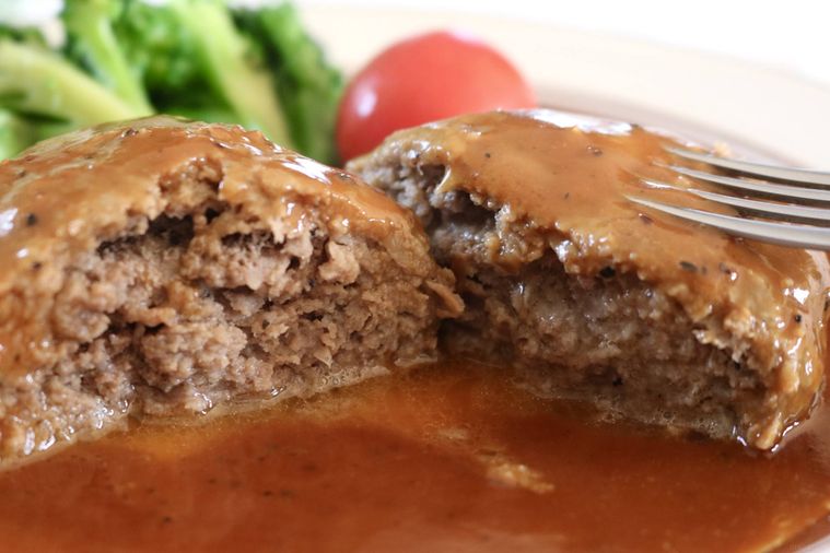 肉汁が溢れているハンバーグ