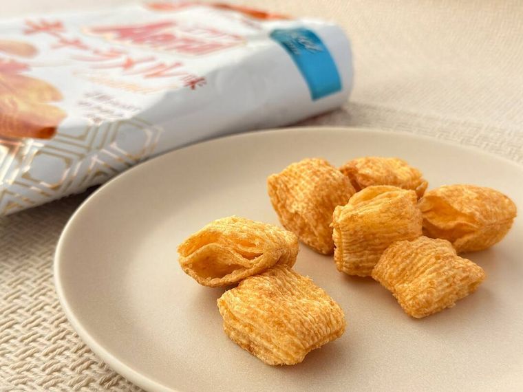 ヤマザキビスケット エアリアル キャラメル味とパッケージが並べられている様子